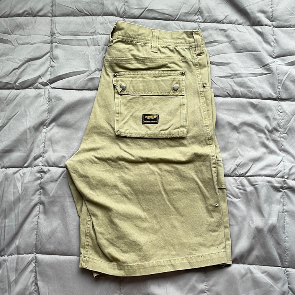 Caterpillar shorts, waist 40